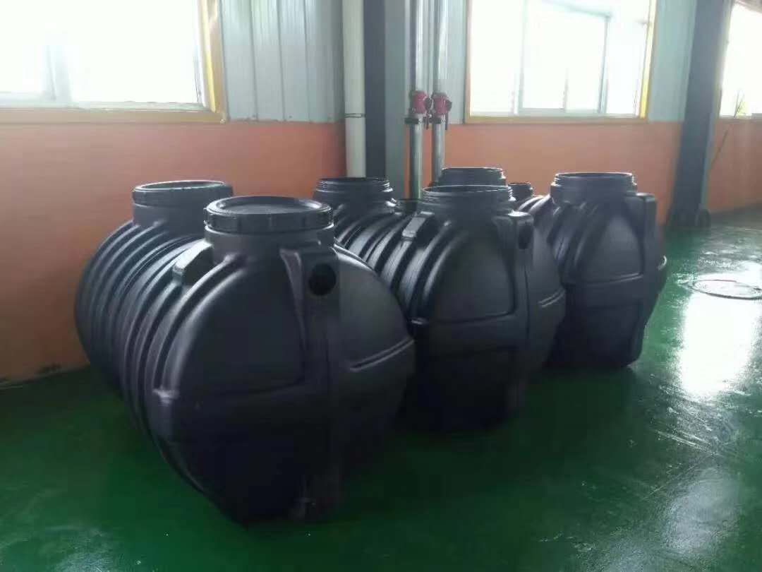 客户用我公司的玄色塑料消泡母料出产的